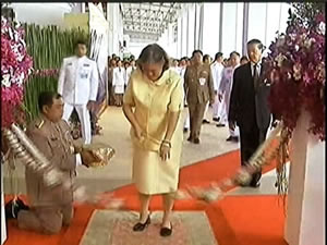 สมเด็จพระเทพรัตน์ราชสุดาฯ เปิดสะพานมิตรภาพแห่ที่ 4